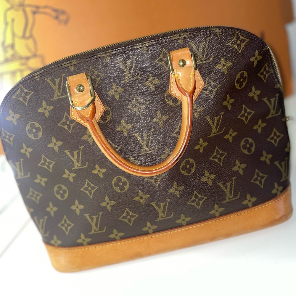 💎🔥Vintage🔥💎 Authentic Louis Vuitton
Monogram Alma Handbag💎🔥